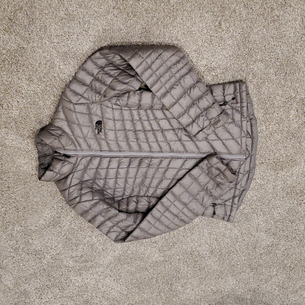 The North Face Women's Quilted Gray Puffer Jacket M